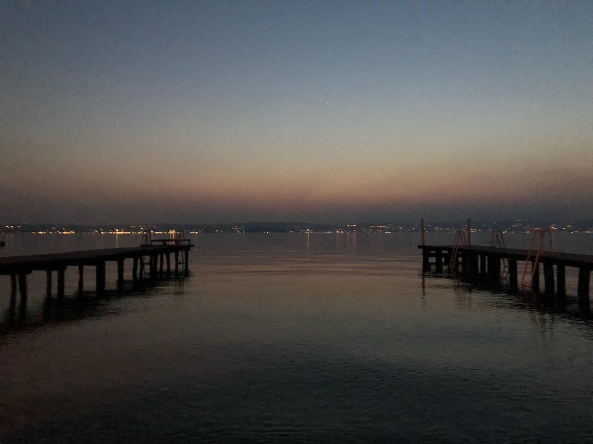 Sunset Apartment Sirmione Esterno foto