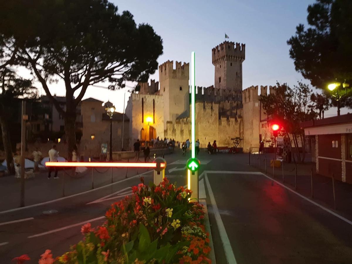Sunset Apartment Sirmione Esterno foto