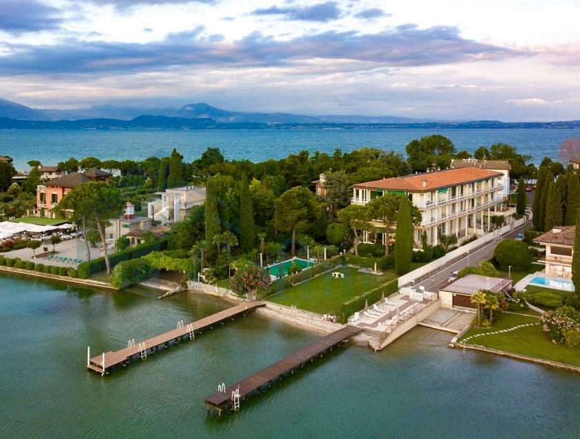 Sunset Apartment Sirmione Esterno foto