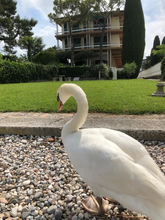 Sunset Apartment Sirmione Esterno foto